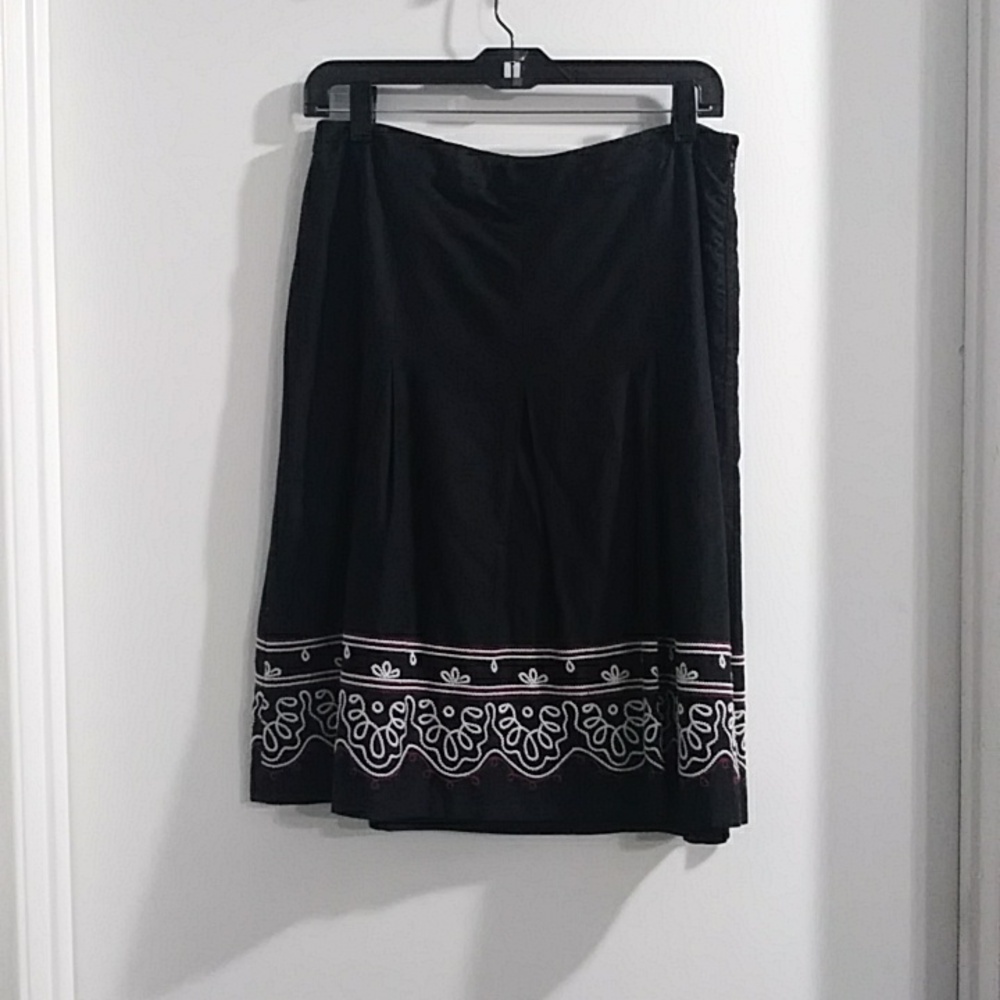 Ann Taylor Loft Black Linen/Cotton Blend Side Zipper Embroidered Skirt Size 4